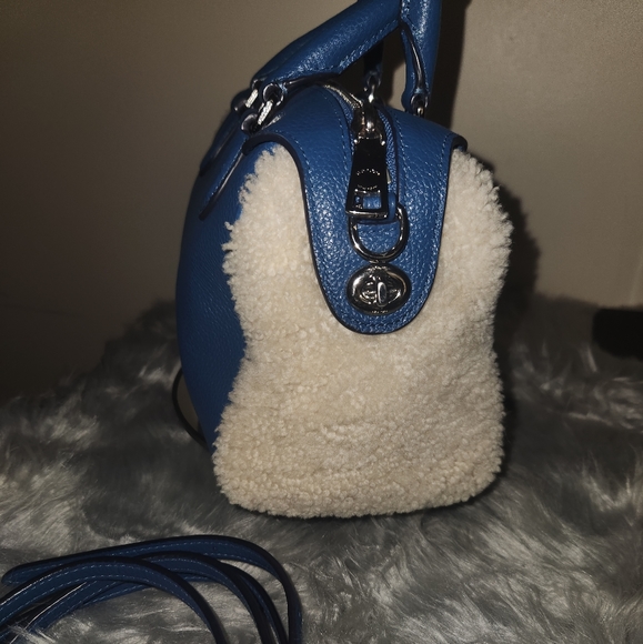 EUC Coach Sherpa Tote Bag w Bag Charm no callouts . - Picture 10 of 11